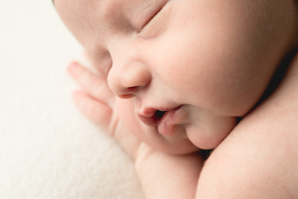 Newborn photography detail shot example for new moms who are pregnant and want to hire a newborn photographer