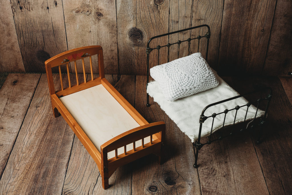Newborn photography tiny bed props